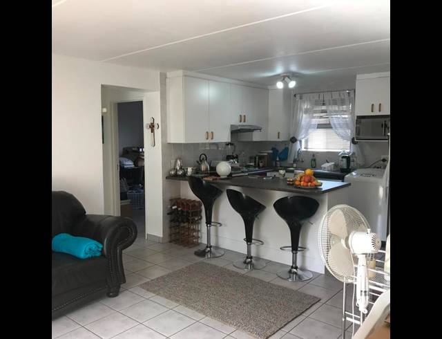2 BEDROOM PROPERTY TO RENT IN VREDEKLOOF EAST